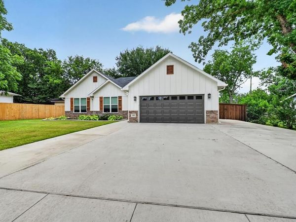 1005 W Chambers Street , Cleburne, TX 76033