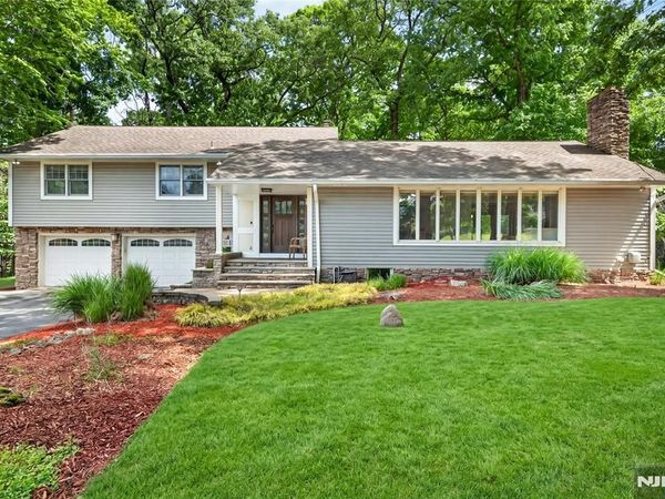 25 Cottontail Trail, Upper Saddle River, NJ 07458