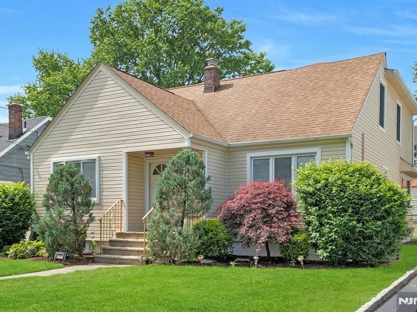 45 W Oldis Street, ROCHELLE PARK, NJ 07662