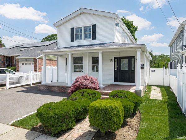 1735 Washington Avenue , Seaford, NY 11783