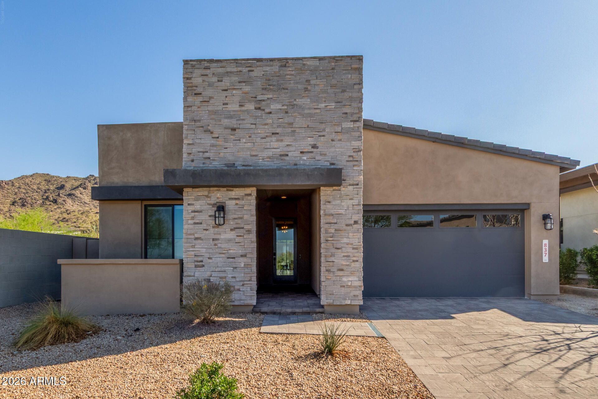 837 E Monte Way, Phoenix, AZ 85042 Main Photo