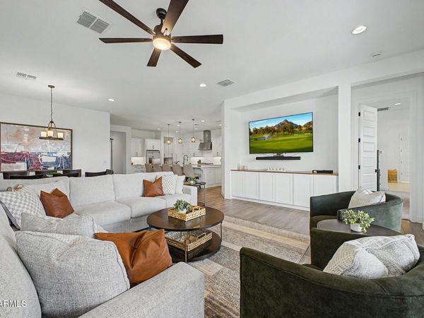 8432 W SOLANO Drive, Glendale, AZ 85305