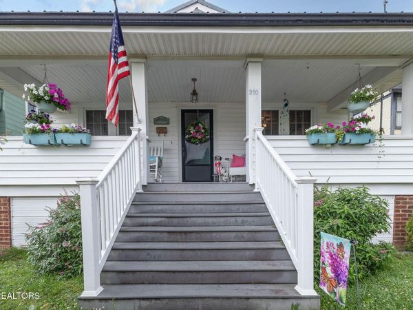 210 Walden Ave, Harriman, TN 37748