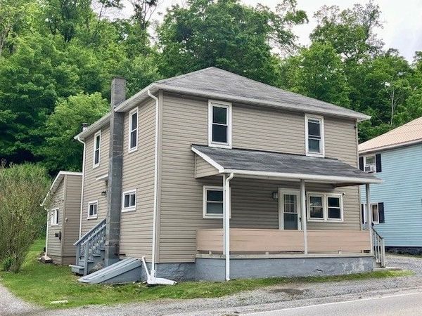 862 S Main Street, Hollsopple, PA 15935