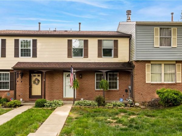 202 Olde Orchard Dr, Unit 202, Bridgeville, PA 15017