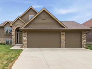 910 KEY Circle, CARTER LAKE, IA 51510