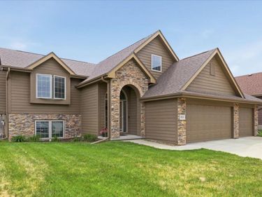 910 KEY Circle, CARTER LAKE, IA 51510