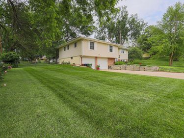 2556 VIRGINIA Street, BELLEVUE, NE 68147