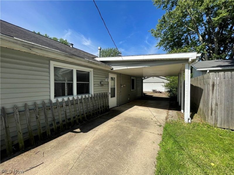 611 S Logan Street, Elyria, OH 44035 Photo 3