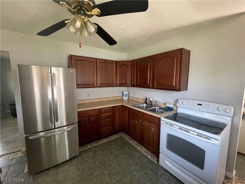 611 S Logan Street, Elyria, OH 44035 Photo 7