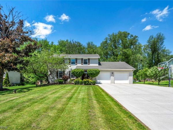 2635 Henrietta Drive , Green, OH 44685