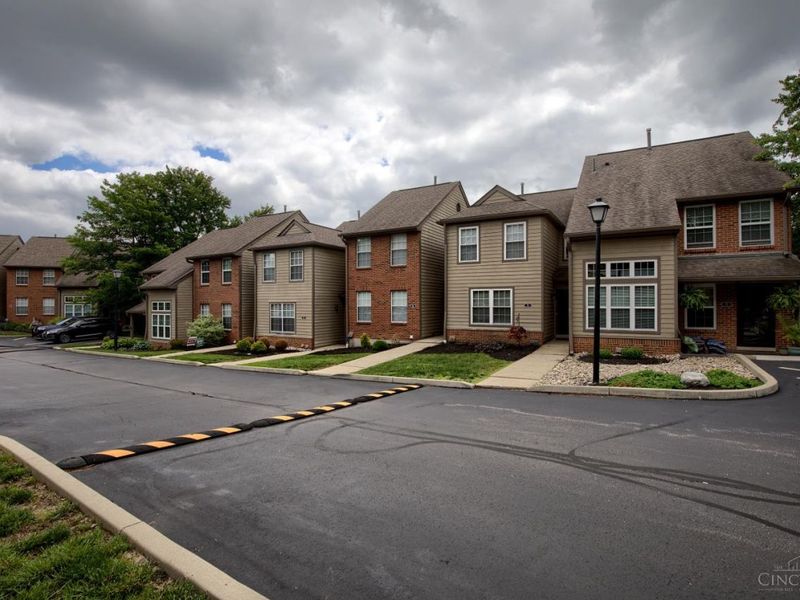 10555 Montgomery Road, Unit 70, Montgomery, OH 45242 Photo 4