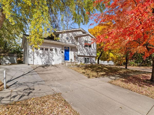 411 E 1st Street, Chaska, MN 55318