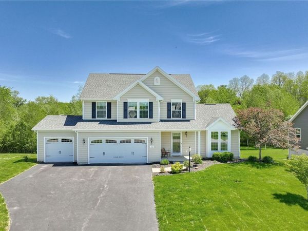 32 Ashlyn Rise, Fairport, NY 14450