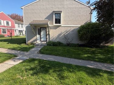 42 Village Trail, Honeoye Falls, NY 14472