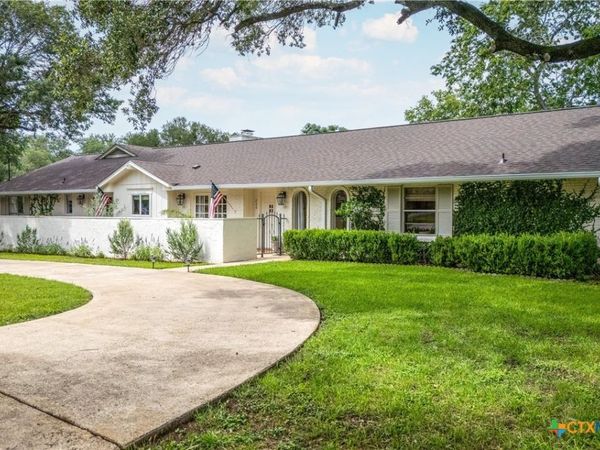 226 Oakwood Boulevard , New Braunfels, TX 78130