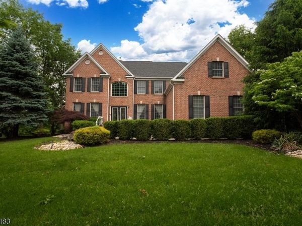 4 Windy Hill Rd, Green Brook, NJ 08812