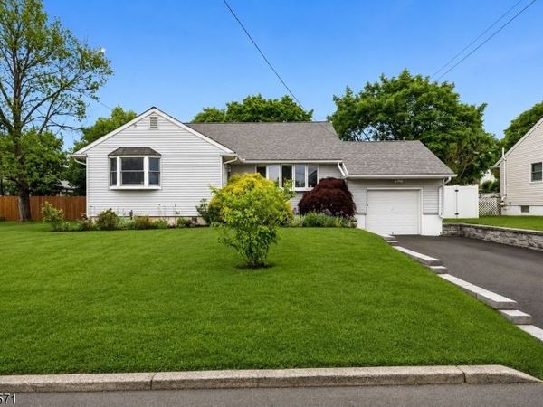 10 Briarwood Dr, Franklin, NJ 08873