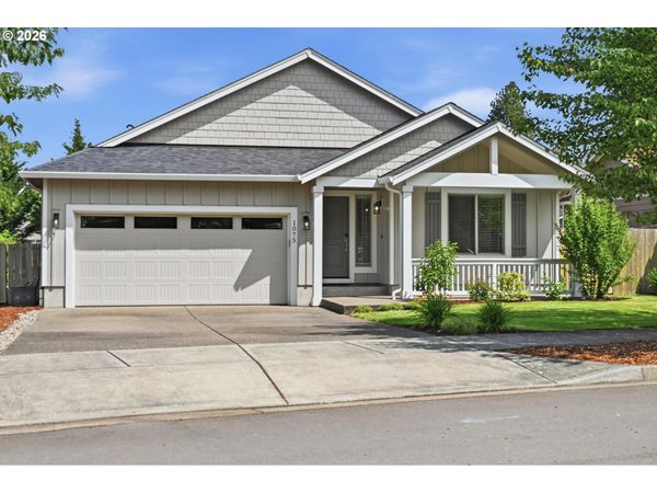 1075 SAGE ST, Silverton, OR 97381