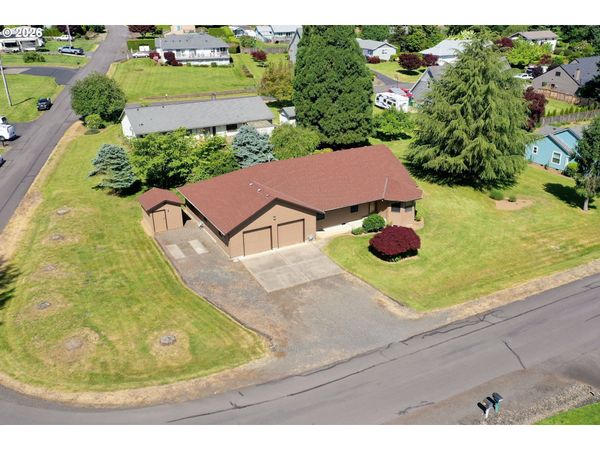 50541 HILLCREST DR, Scappoose, OR 97056