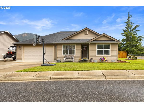 989 SE FAIRWAY DR, Myrtle Creek, OR 97457