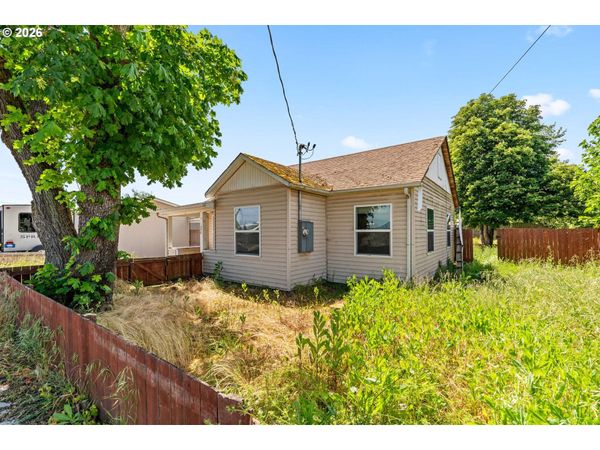 370 S 6th ST, Harrisburg, OR 97446