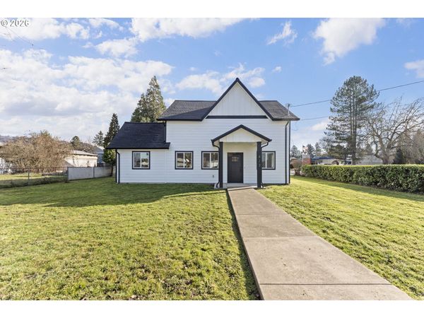 413 S TRADE ST, Amity, OR 97101