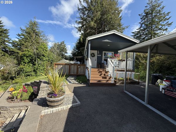 585 VILLAGE PINES AVE, Coos Bay, OR 97420