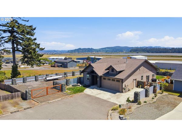 1611 ASH ST, North Bend, OR 97459