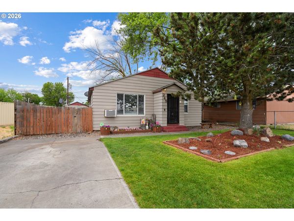 245 W STANDARD AVE, Hermiston, OR 97838
