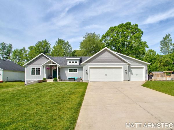 4072 Ronalds Road, Dorr, MI 49323