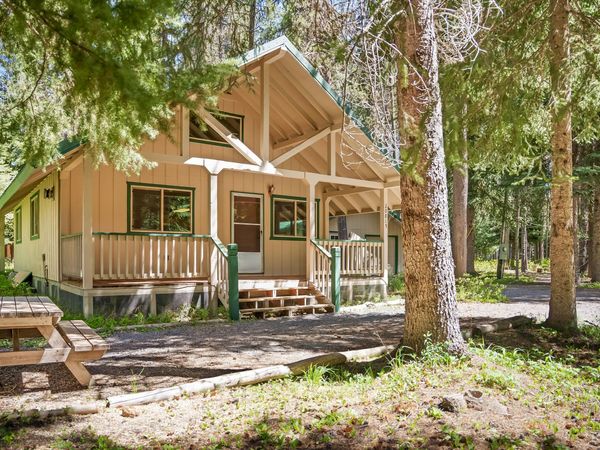 20815 Calgary Drive, Crescent Lake, OR 97733