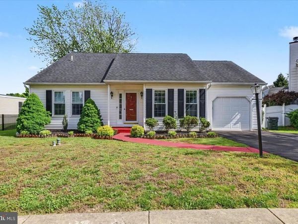 105 ABBEY DRIVE , ROYERSFORD, PA 19468