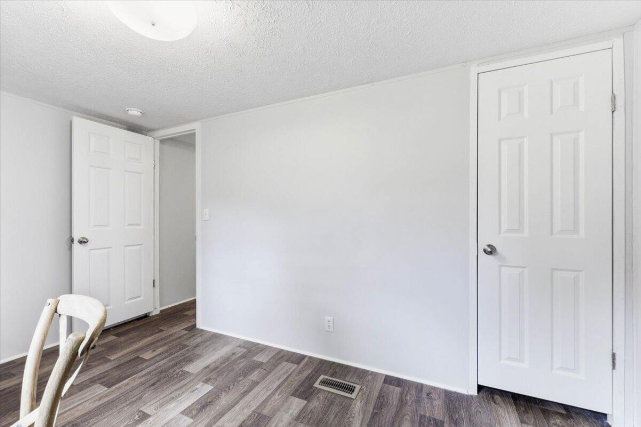169 Bennett Avenue Photo 14