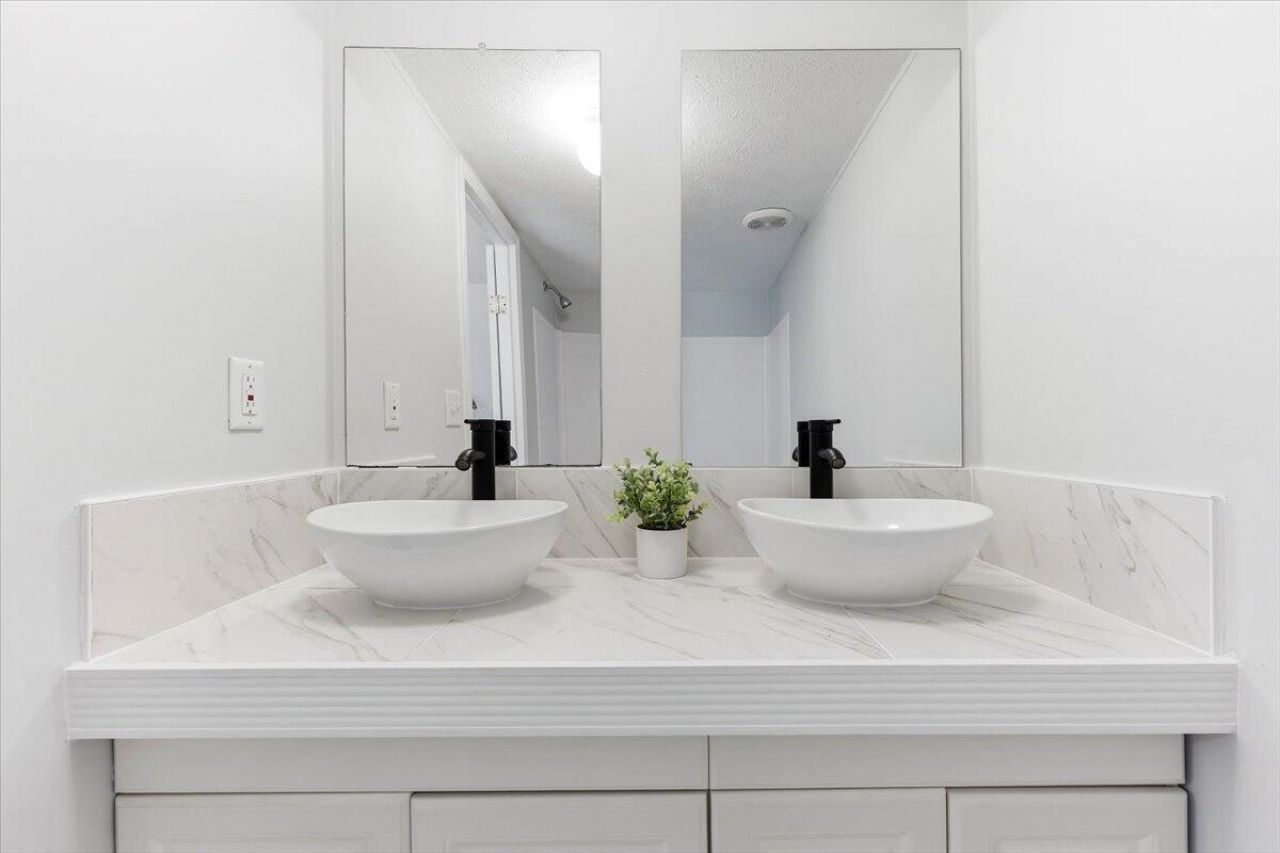 169 Bennett Avenue Photo 8
