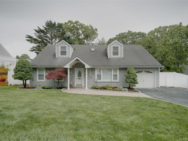 151 Rosemont Avenue, Farmingville, NY 11738
