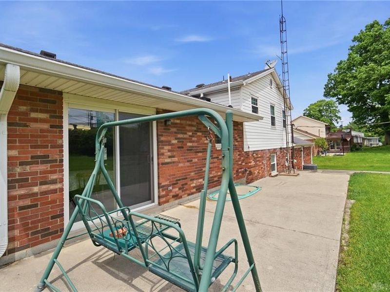 945 Kenbrook Drive, Vandalia, OH 45377 Photo 3