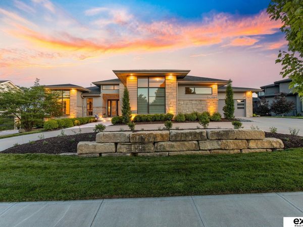 1503 S 219th Avenue, Elkhorn, NE 68022