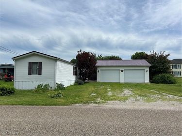 39 N Canal Street, Frazeysburg, OH 43822