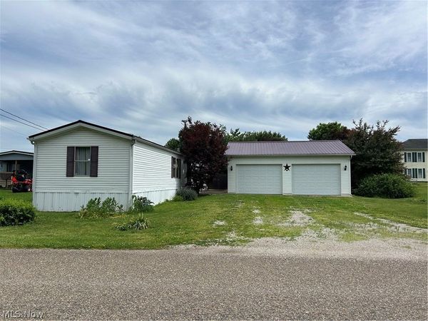 39 N Canal Street , Frazeysburg, OH 43822