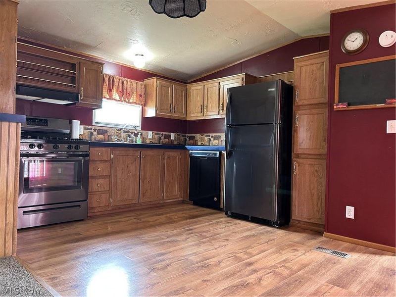 39 N Canal Street, Frazeysburg, OH 43822 Photo 9