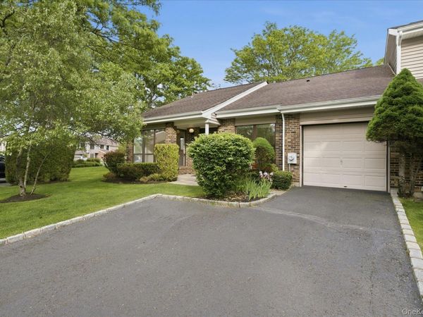 79 S Pond Lane , Smithtown, NY 11787