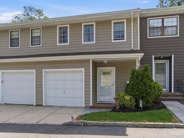 13 Pine Street , Huntington, NY 11743