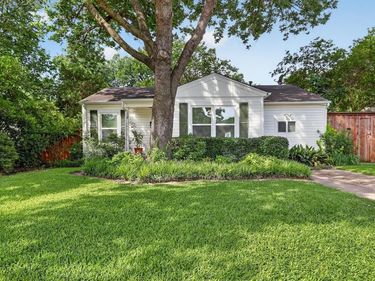 1439 Casa Vale Drive, Dallas, TX 75218