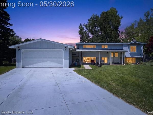 1869 Middle Trail Road, Commerce Twp, MI 48390