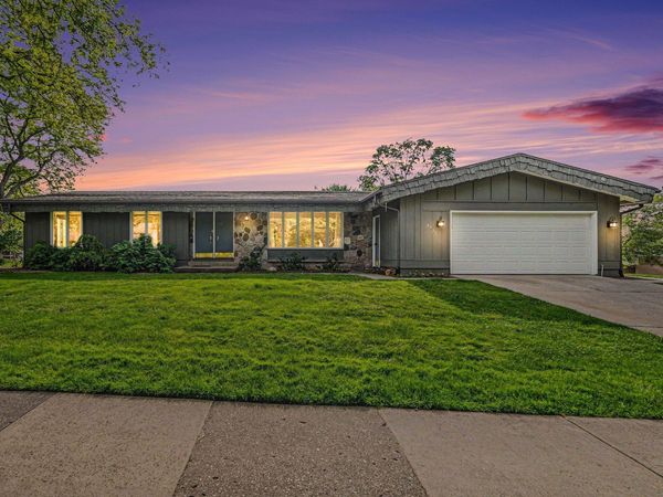 3925 Chamberlain Avenue SE, Grand Rapids, MI 49508
