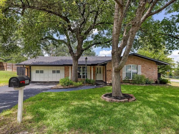 908 Hollybluff ST, Austin, TX 78753