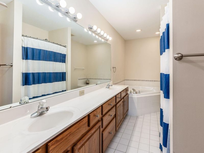 2409 Parklawn Drive , Lewis Center, OH 43035 Photo 21