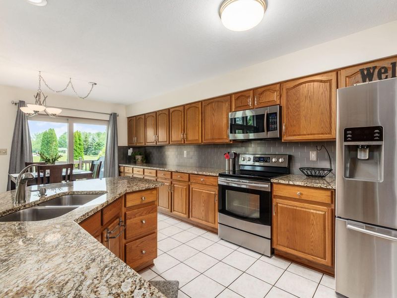 2409 Parklawn Drive , Lewis Center, OH 43035 Photo 8