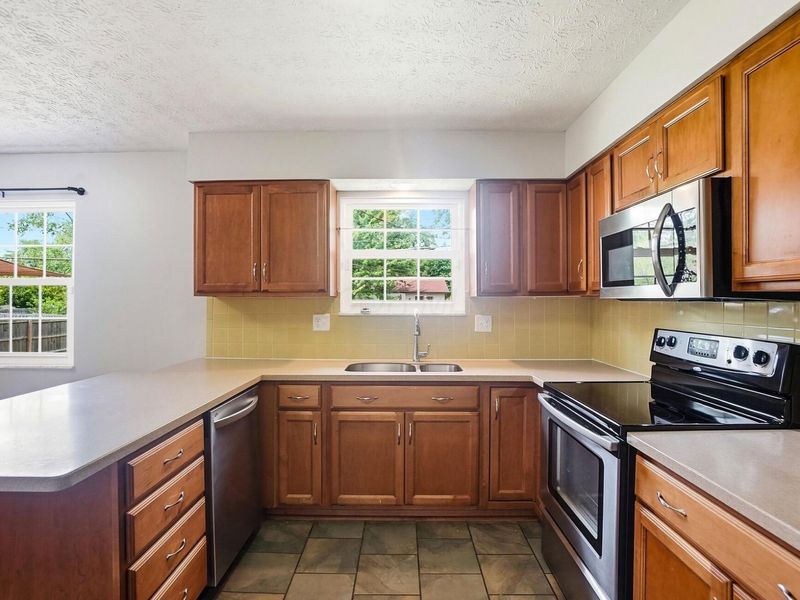 5371 Aqua Street , Columbus, OH 43229 Photo 8